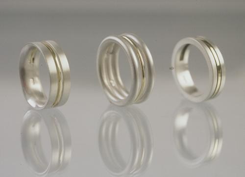 Group of silvery 18ct rings