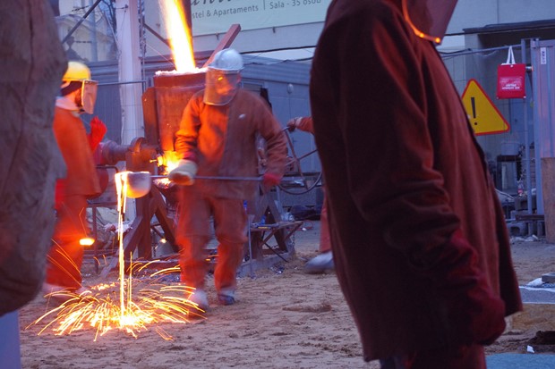 Winter Iron Pour, Wroclaw Academy of Fine Arts, by Ewan Robertson